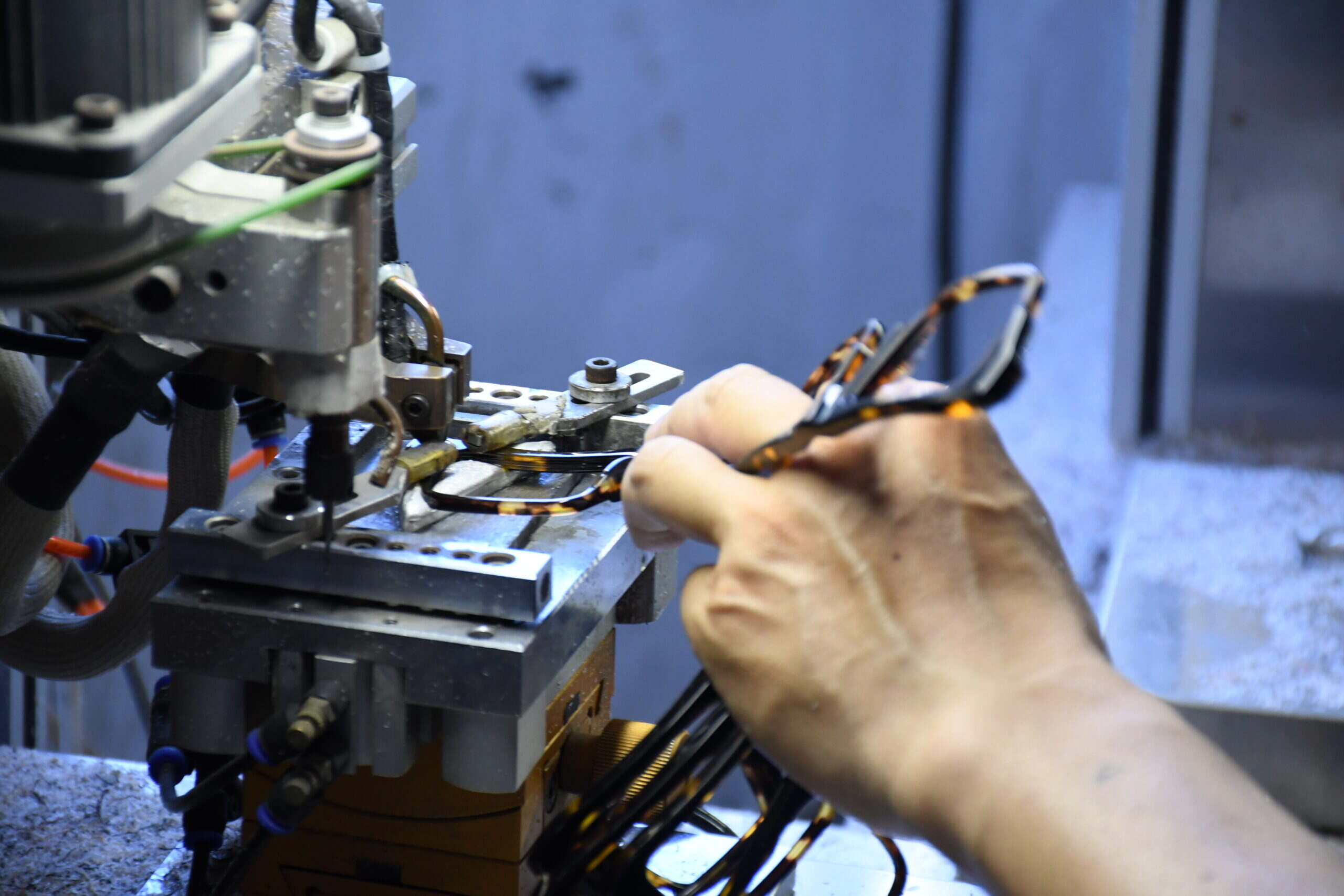 production of acetate sunglassses